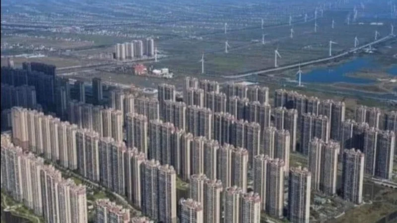 The dystopian image: used in 15-minute city conspiracy memes.