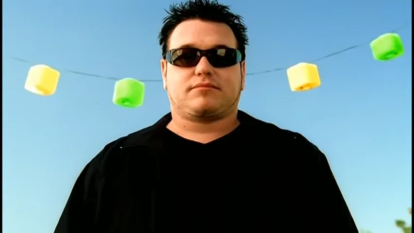 Screenshot of Smash Mouth frontman Steve Harwell from the 1999 music video for 'All Star'.