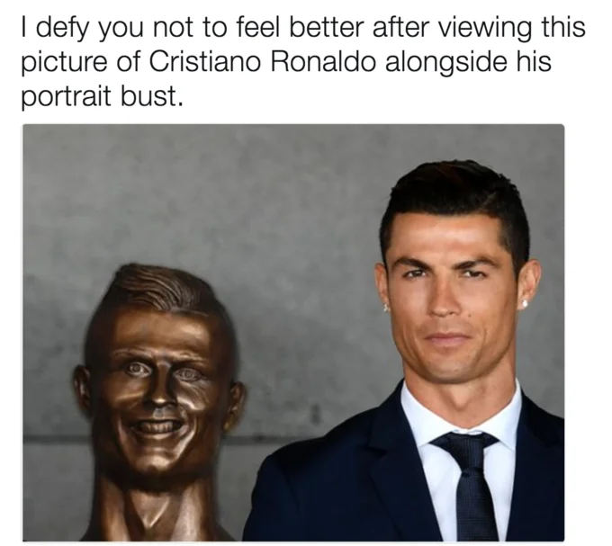 A popular tweet capturing the internet's reaction to the odd juxtaposition between Ronaldo and his bronze likeness.