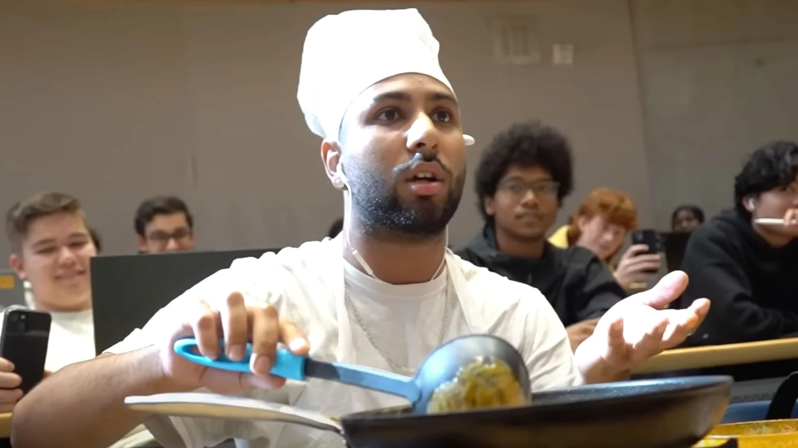 The original Ding Dong Eat It Up viral moment.