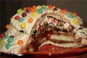 Dramatic surprise-inside cake exemplifying food porn subgenre.
