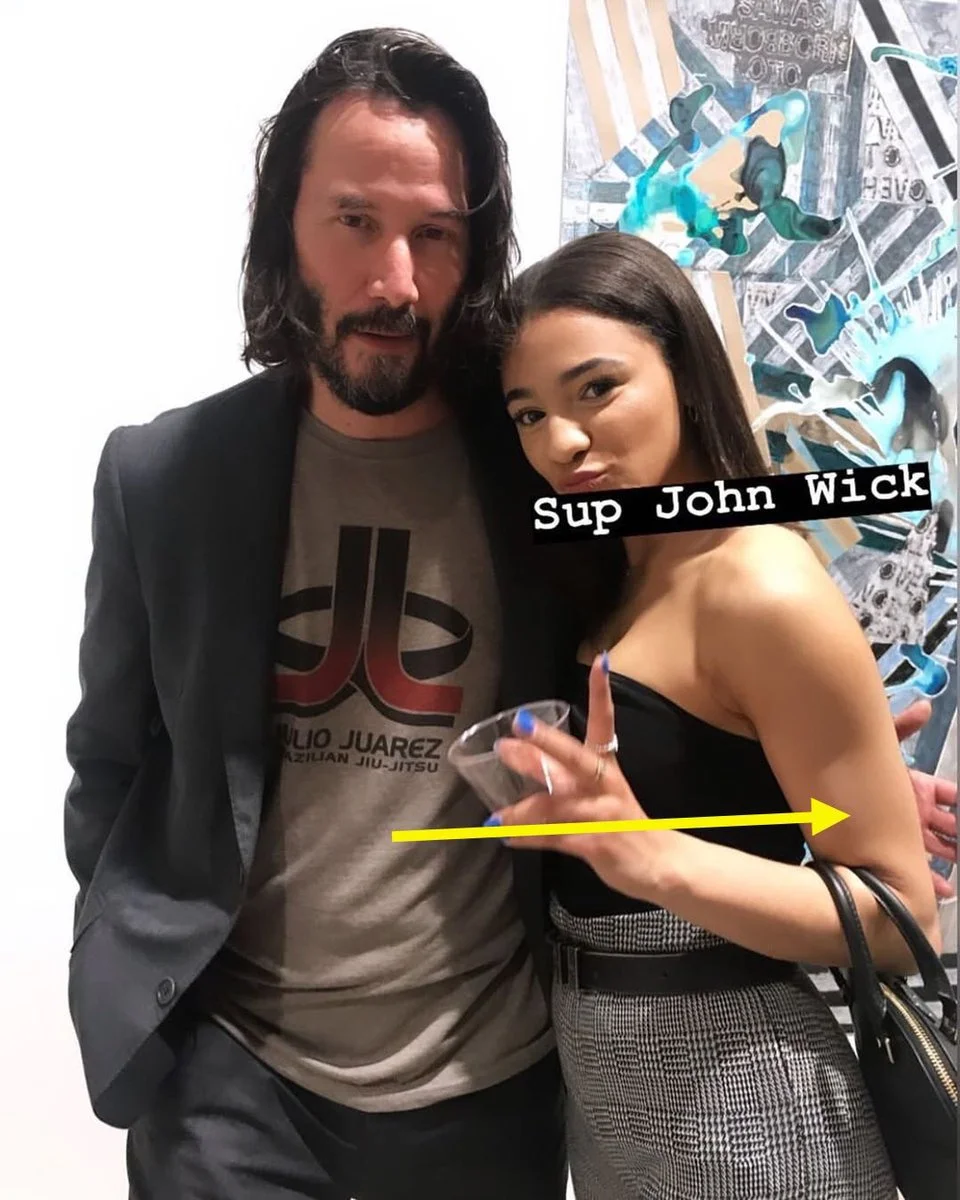 A convention photo of Summer Glau between two fans, each demonstrating textbook hover-hand form.