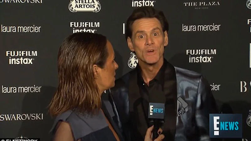 Jim Carrey delivers his infamous 'there is no me' rant to an E! News reporter at the 2017 Harper's Bazaar Icons party.