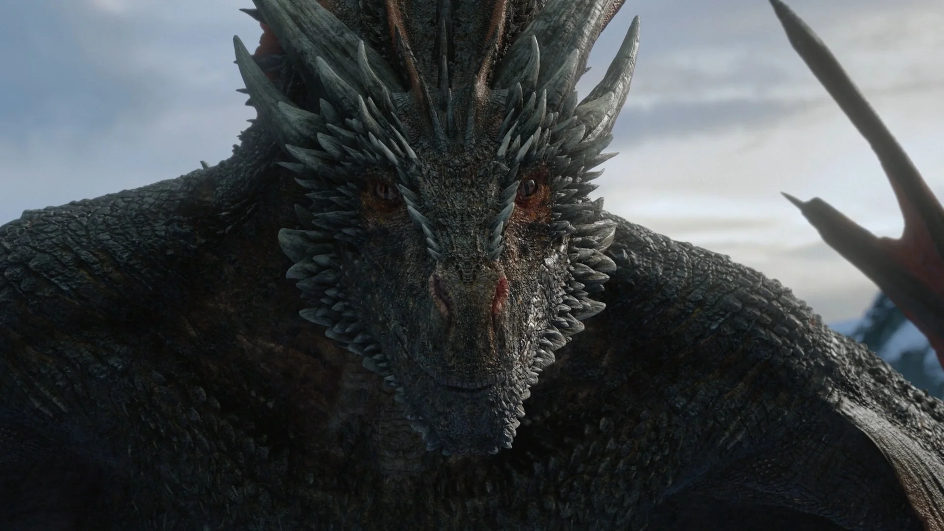 The original still of Drogon staring at Jon Snow and Daenerys from Game of Thrones Season 8 Episode 1, which became the basis of the 'Judging Drogon' meme.
