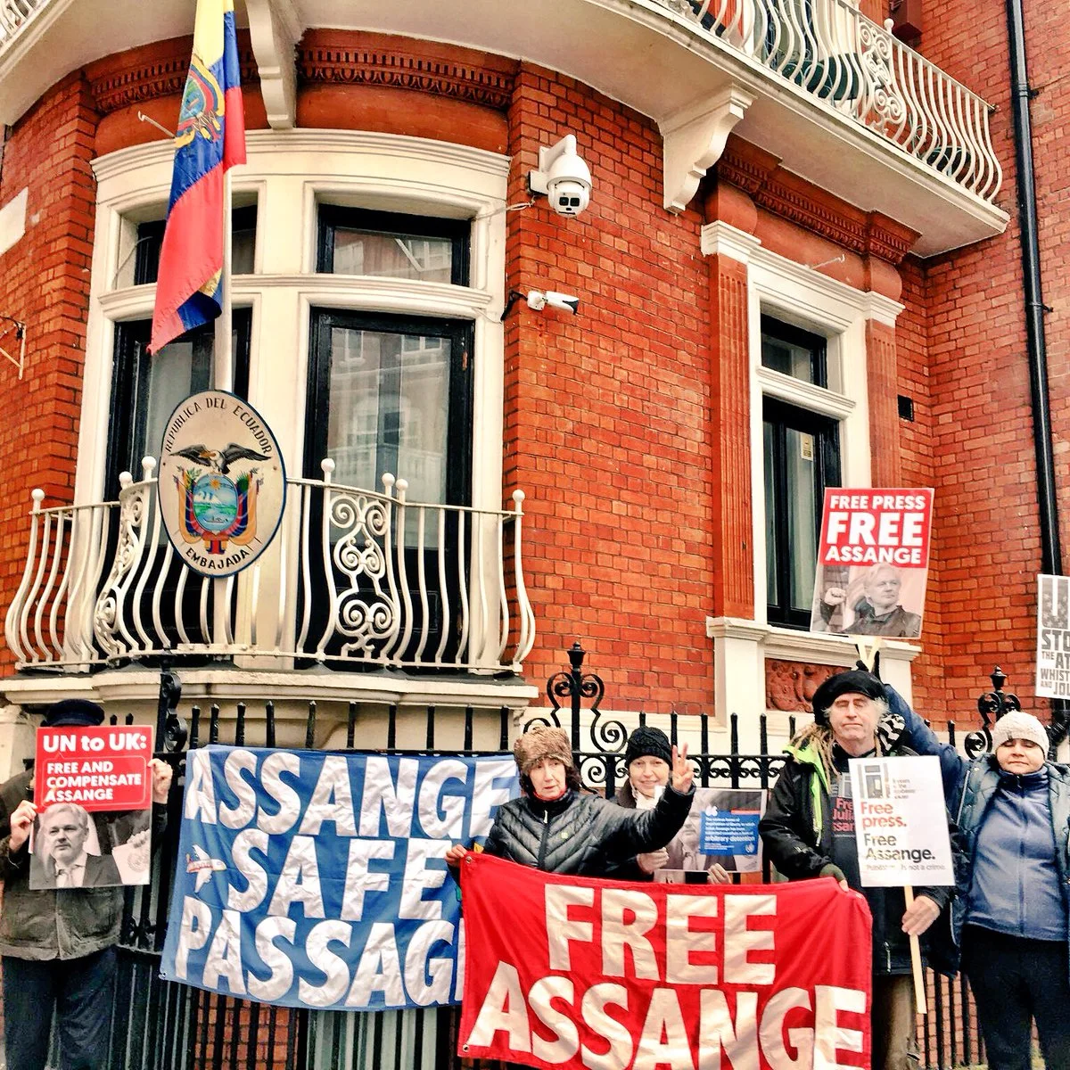 Filmmaker Oliver Stone joins the #ReconnectJulian call after Assange's internet was cut inside the Ecuadorian Embassy.