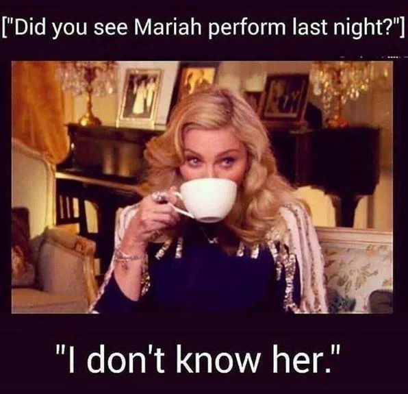 A meme playing on Mariah Carey's iconic 'I don't know her' line in reference to her own performance.