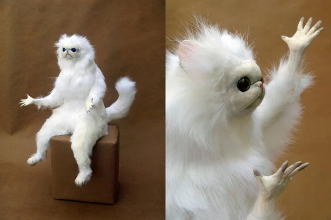 The iconic two-panel image of Anya Boz's Persian cat sculpture that became the template for the meme.
