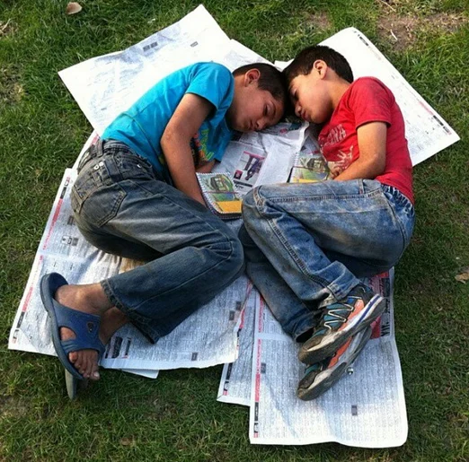 Children sleeping in precarious conditions.