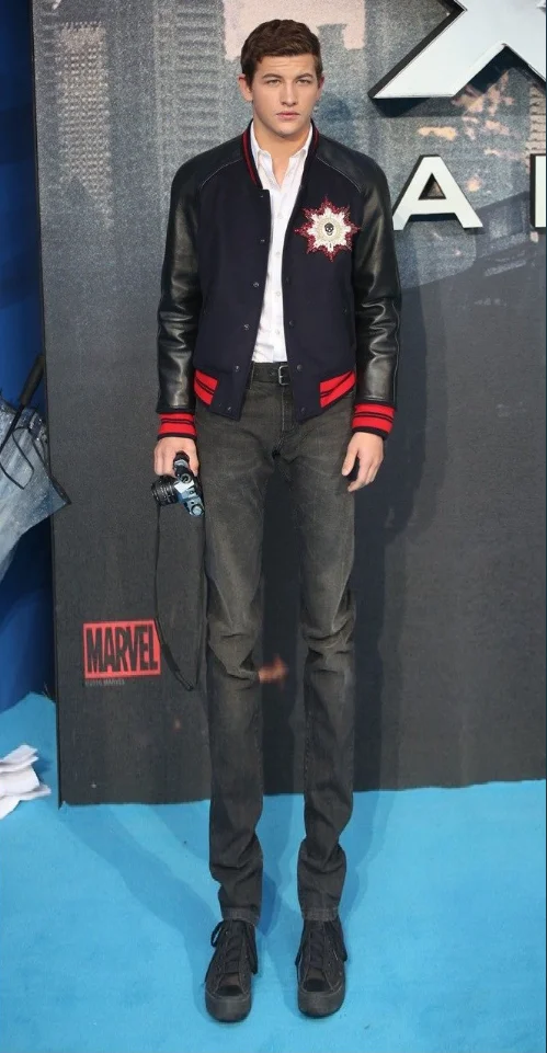 A viral tweet comparing the elongated legs on the Ready Player One poster to the SpongeBob long-legs meme.