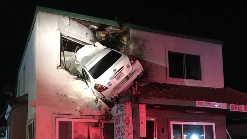 The original Santa Ana second floor car crash news photograph.