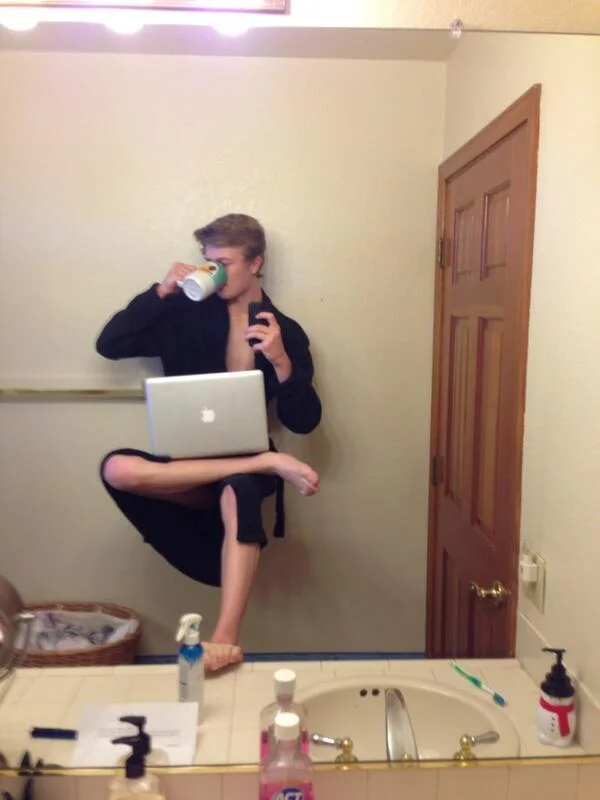 Selfie Olympics contestant balances on laptop.