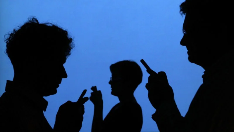 Silhouettes represent invisible shadowbanned users.