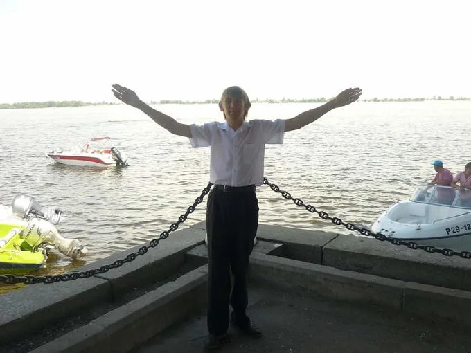 Sminem in triumphant dock pose.