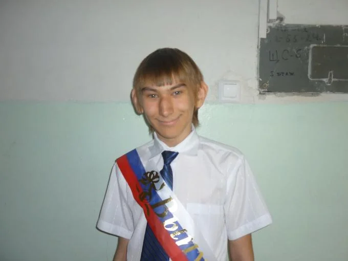 Sminem with Cyrillic sash branding.
