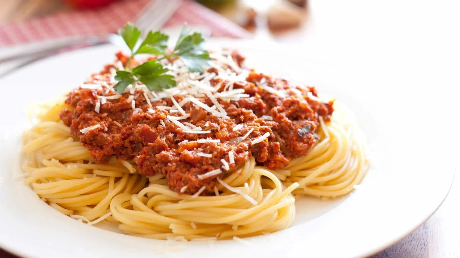 A traditional plate of spaghetti with Bolognese-style meat sauce, the iconic Italian dish that inspired countless memes.