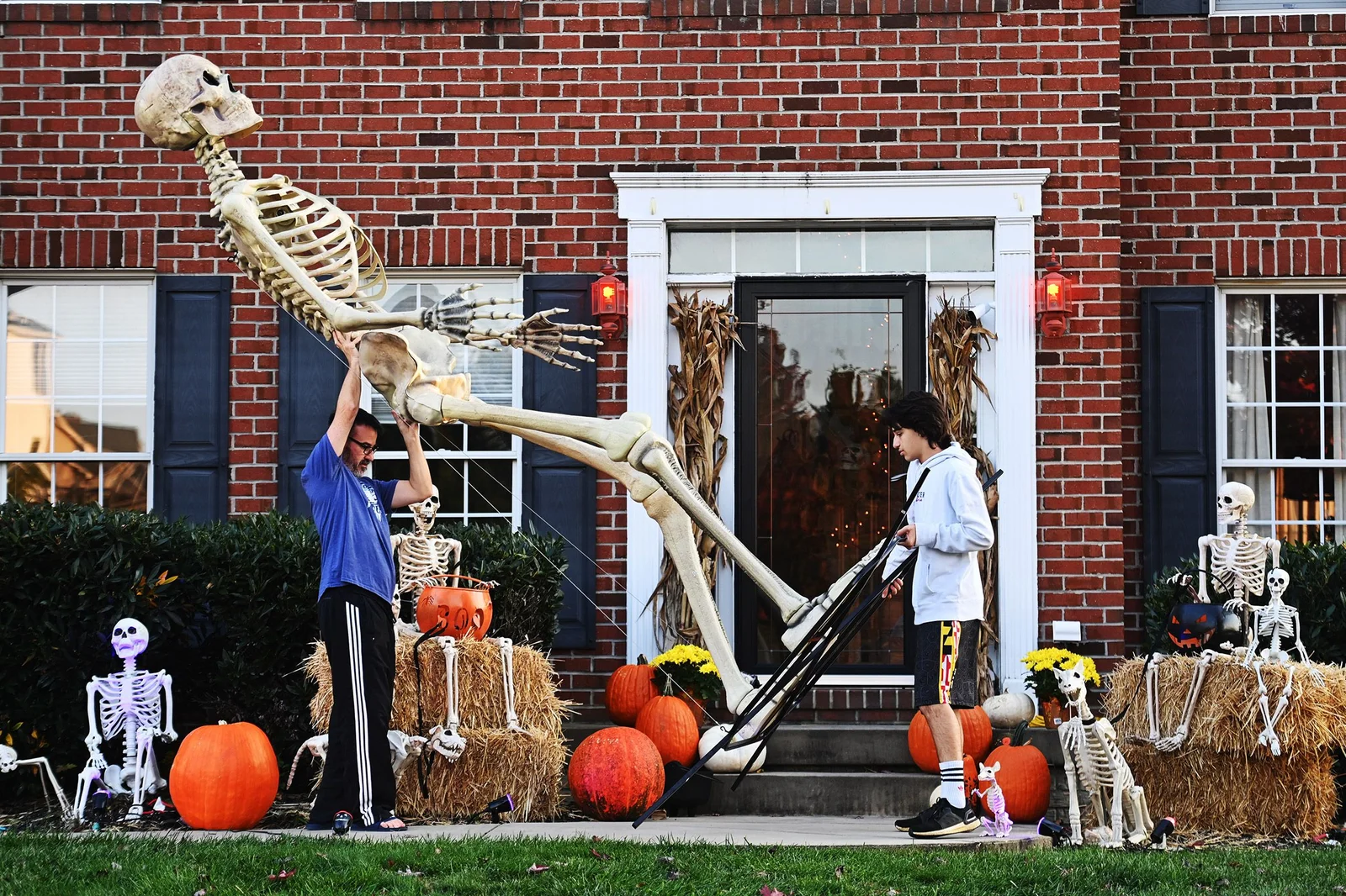 Halloween skeleton decoration assembly.