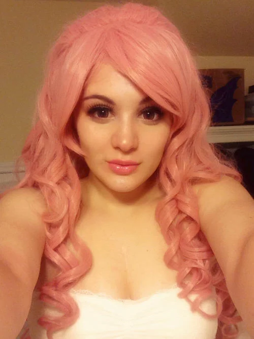 Casual cosplay selfie evoking Rose Quartz from Steven Universe.