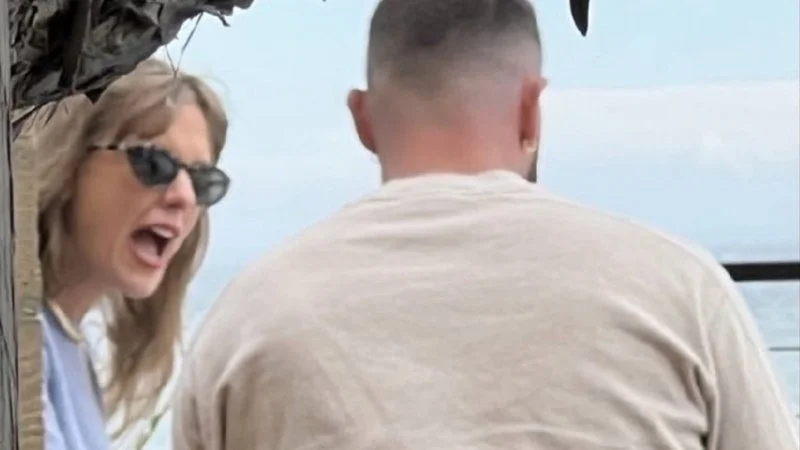 Travis Kelce Taylor Swift iconic.